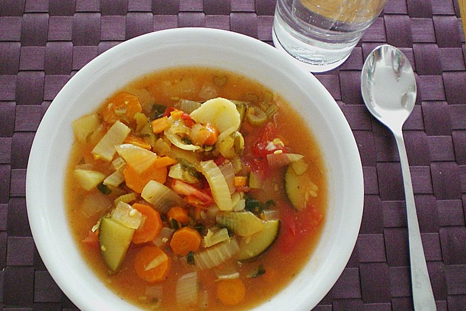 Andys fast vegetarische Minestrone