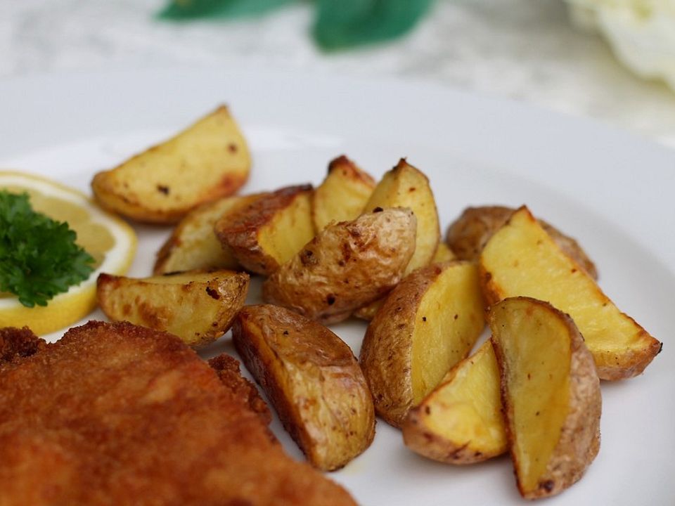 Kartoffel-Latkes mit Zucker und saurer Sahne - Kochen Gut | kochengut.de