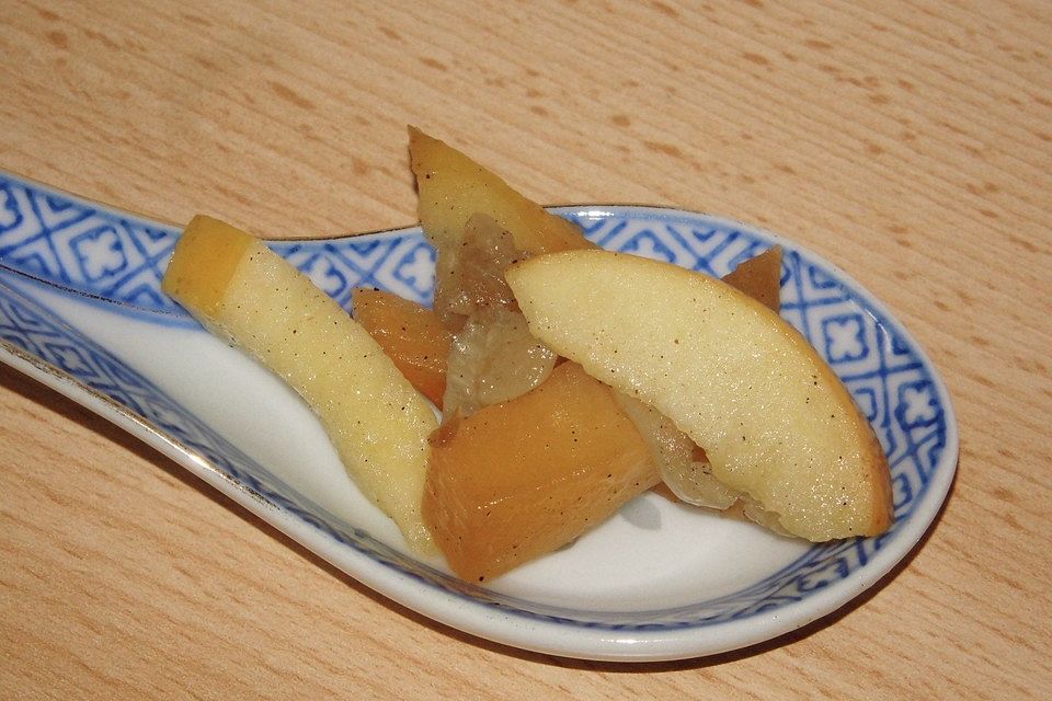 Steckrüben mit Äpfeln und Zwiebeln