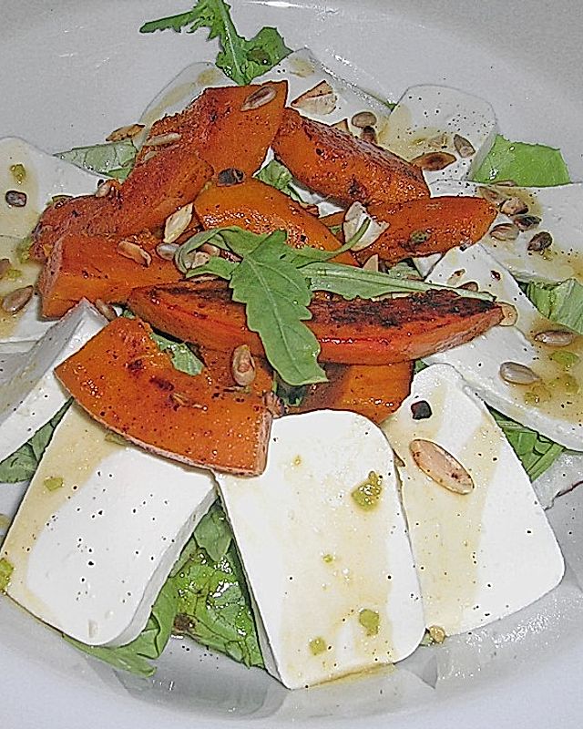 Kürbis - Rucola - Salat mit Ziegenkäsetalern