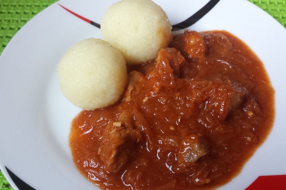 Rahmgulasch mit Sauerkraut