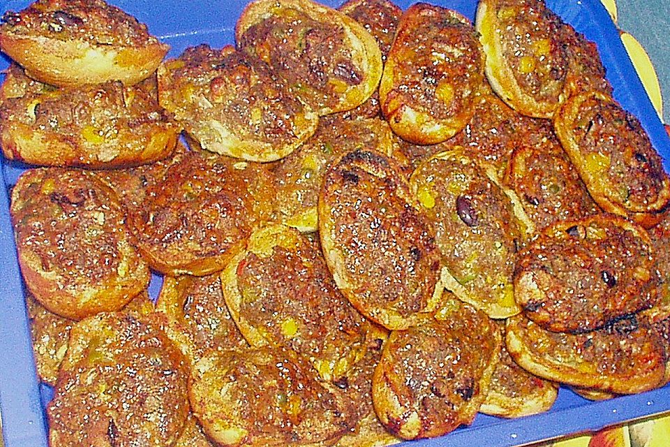 Hackfleisch-Brötchen Hackfleisch-Brötchen