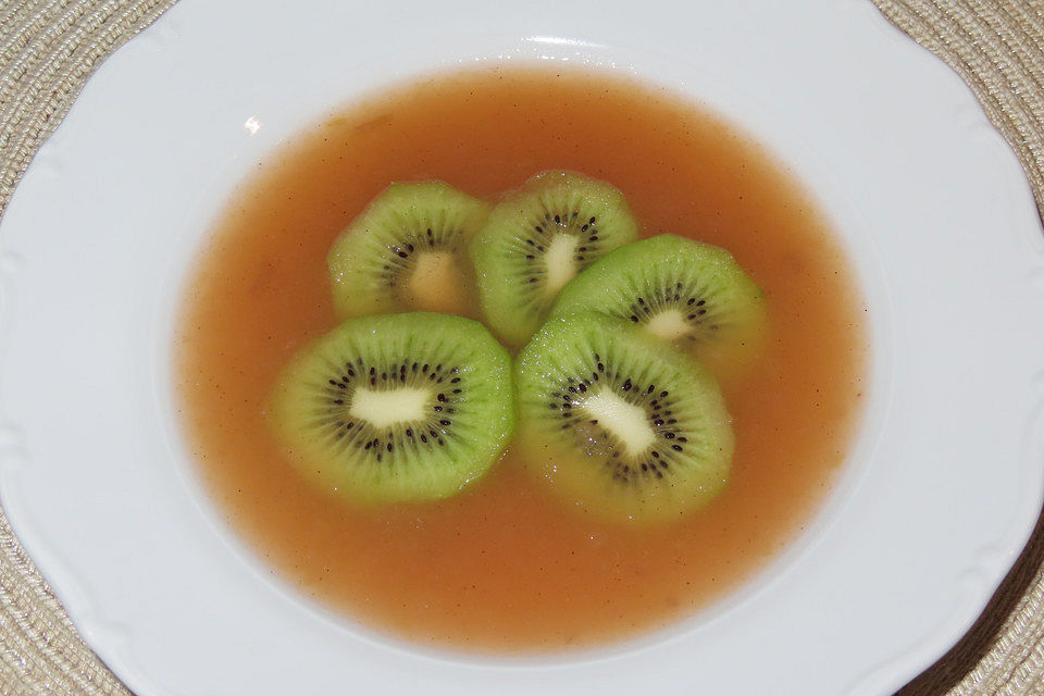 Apfelsuppe mit Kiwi