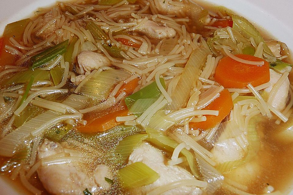 Hühnersuppe mit Nudeln
