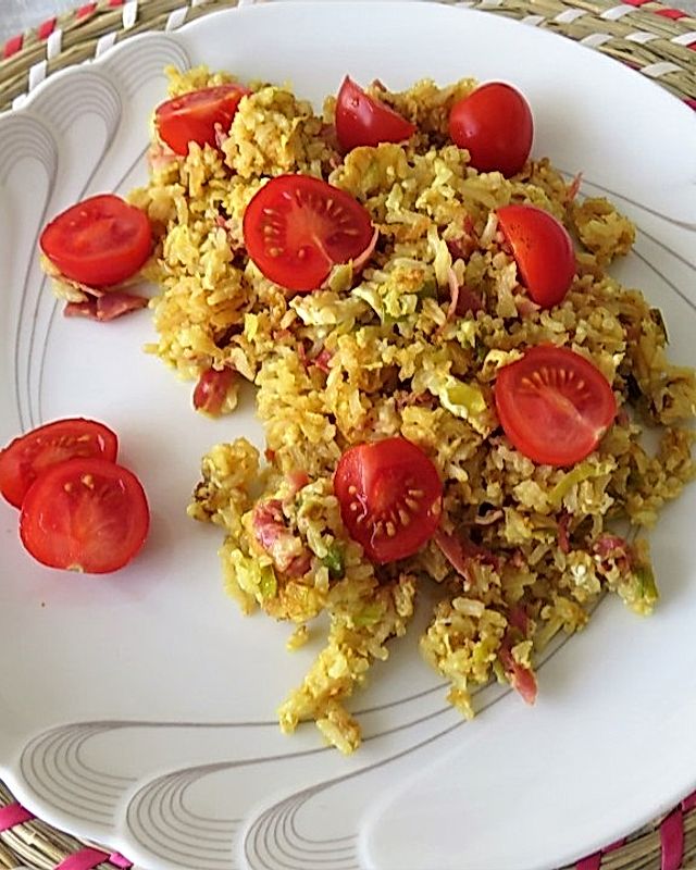 Gebratener Reis mit Ei und gekochtem Schinken