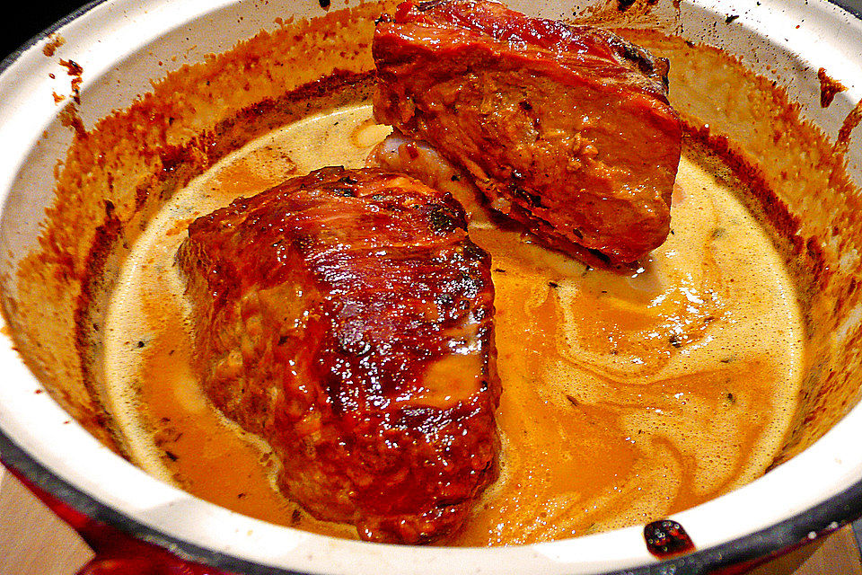 Schweinebraten mit süßer, würziger Soße