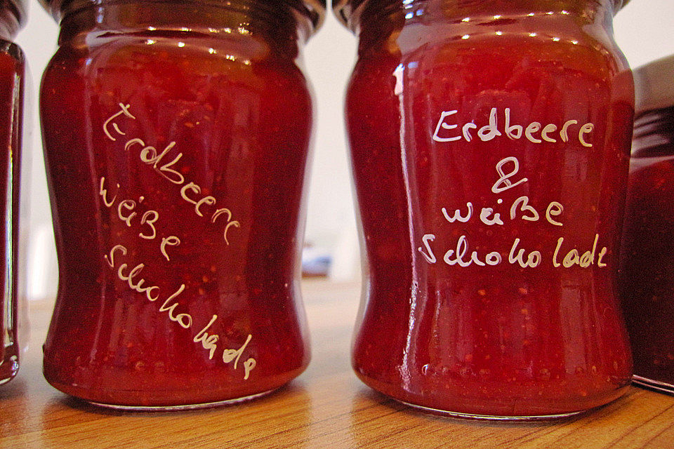 Erdbeer - Marmelade mit weißer Schokolade