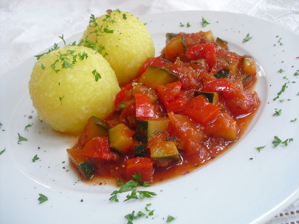 Gemüsesoße mit Zucchini, Paprika und Tomate von sonnenschweif| Chefkoch