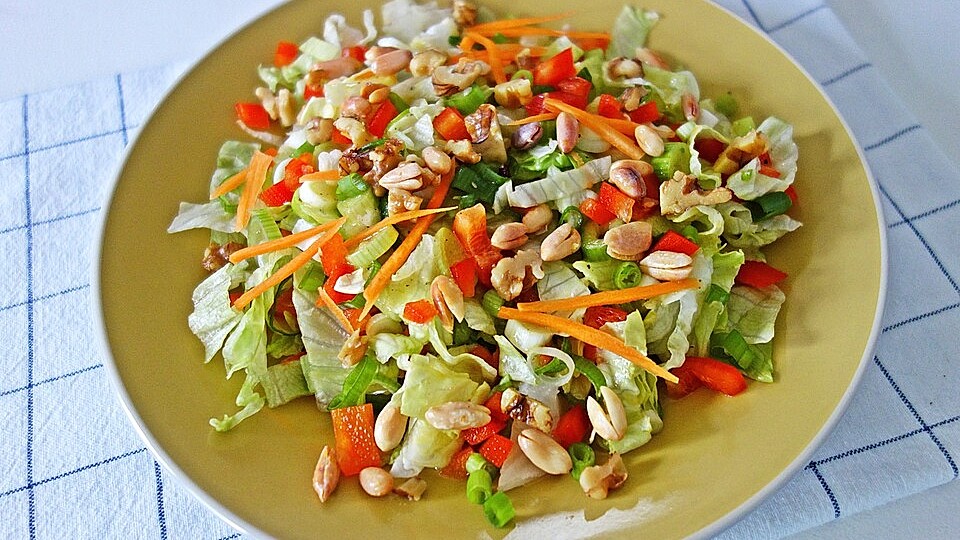 Gemischter Eisbergsalat mit super leckerem Dressing von Ardeur| Chefkoch