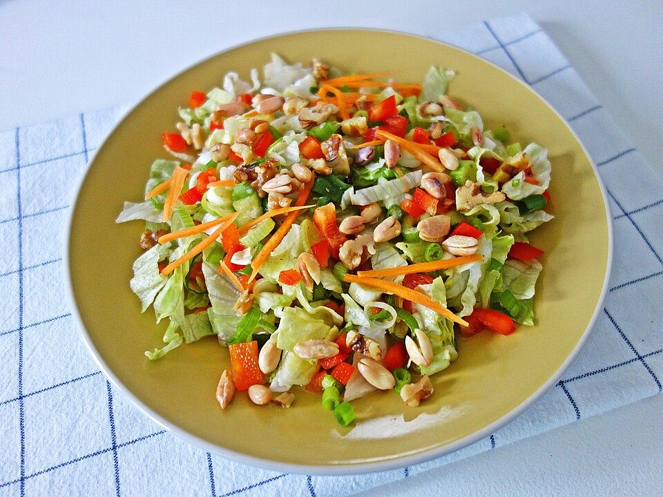 Gemischter Eisbergsalat mit super leckerem Dressing von Ardeur Chefkoch