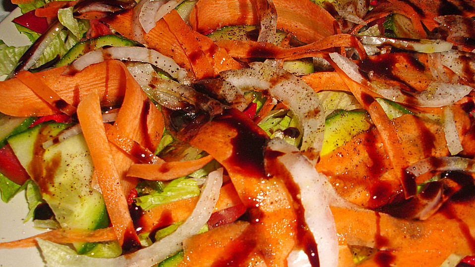 Gemischter Eisbergsalat mit super leckerem Dressing von Ardeur