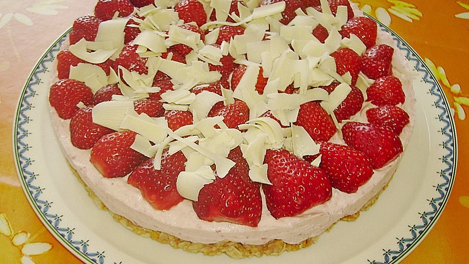 Knuspertorte mit Erdbeeren, Cornflakes von weihnachtsmaus Knuspertorte mit Erdbeeren, Cornflakes von weihnachtsmaus
