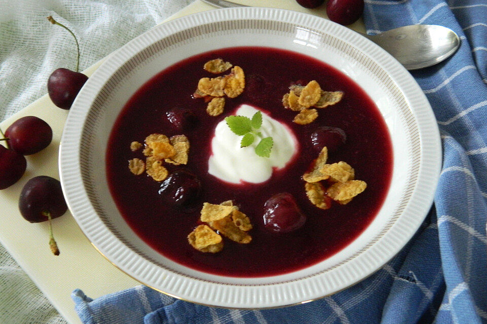 Kirschkaltschale rot - weiß mit Cornflakes