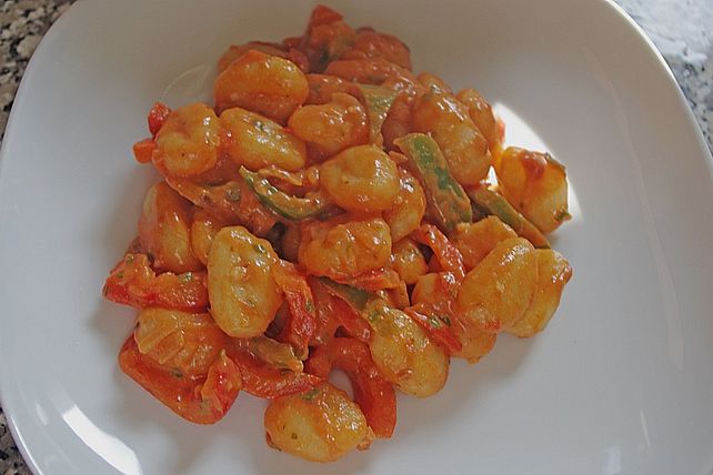 Gnocchi mit Tomaten - Paprika - Gemüse von heimwerkerkönig| Chefkoch