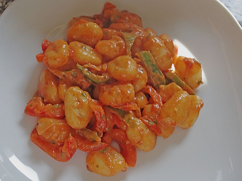 Gnocchi mit Tomaten - Paprika - Gemüse von heimwerkerkönig| Chefkoch