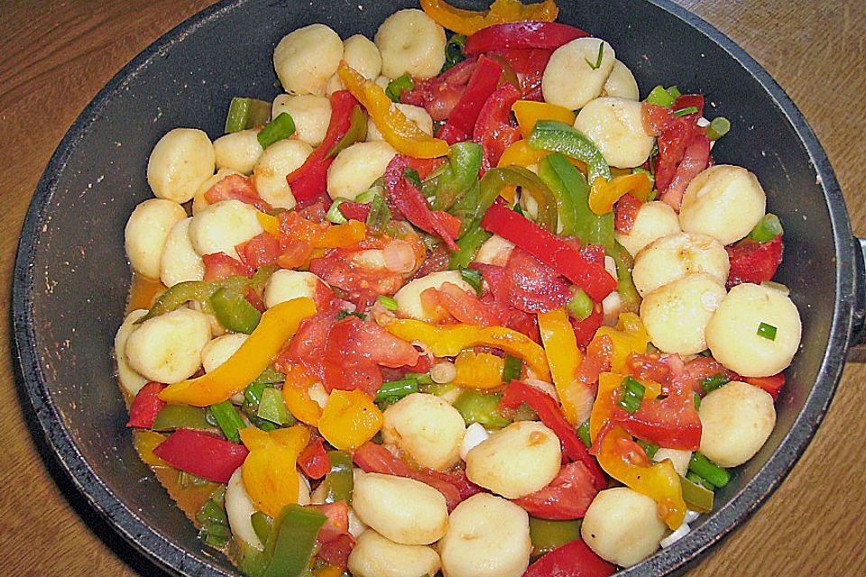 Gnocchi mit Tomaten - Paprika - Gemüse