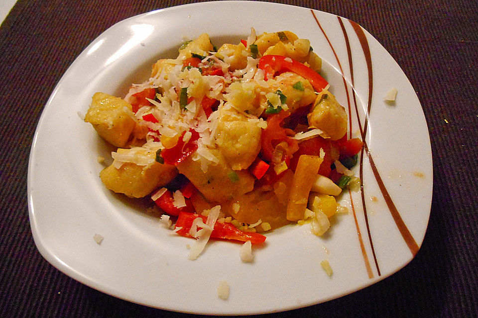 Gnocchi mit Tomaten - Paprika - Gemüse