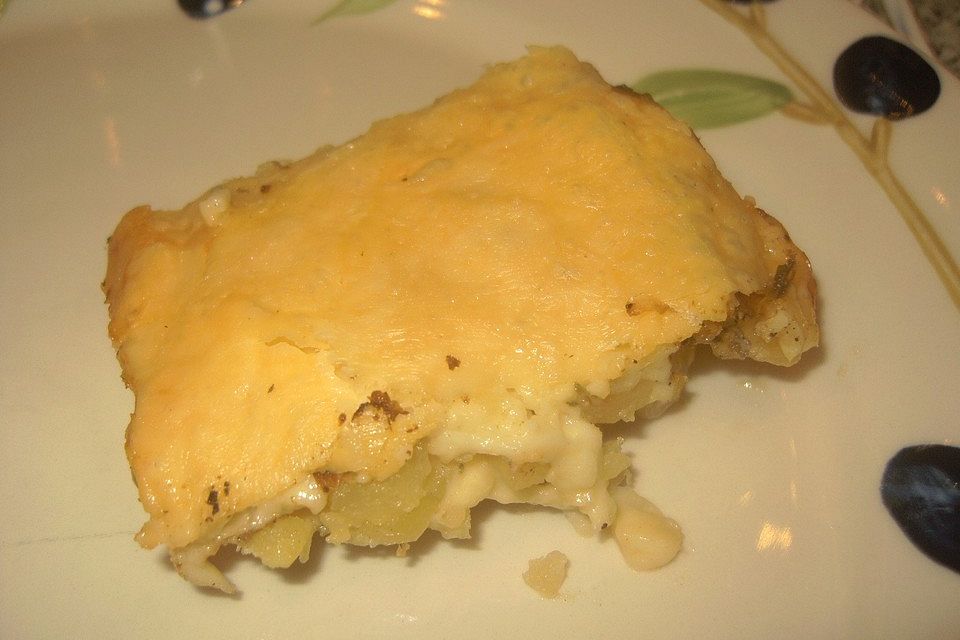 Kartoffelgratin mit Knoblauch und Zwiebeln