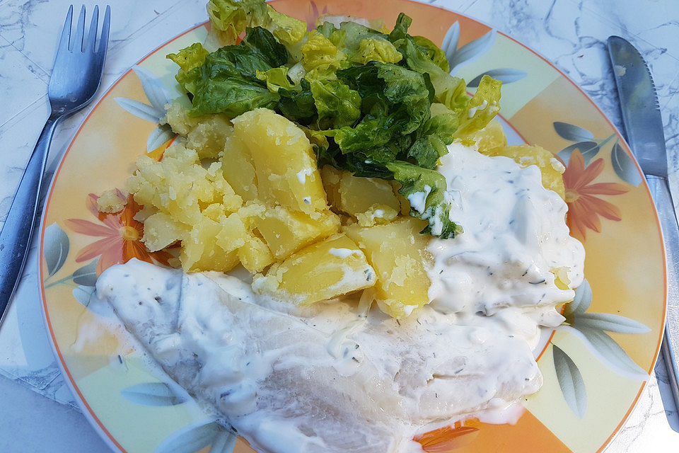 Heringsfilet mit Zwiebel, Gewürzgurke und Apfel