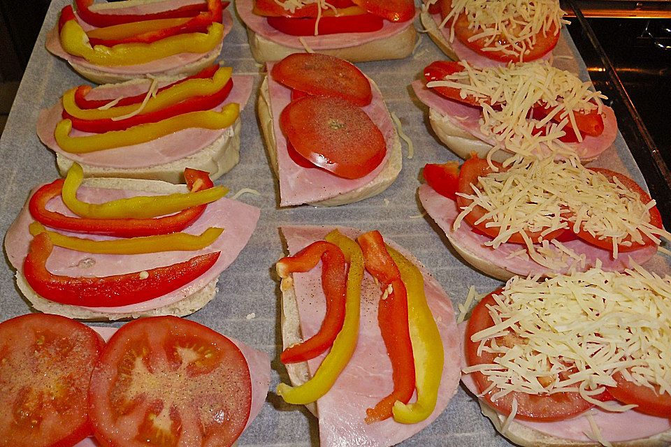 Pizza - Toastbrötchen Pizza - Toastbrötchen