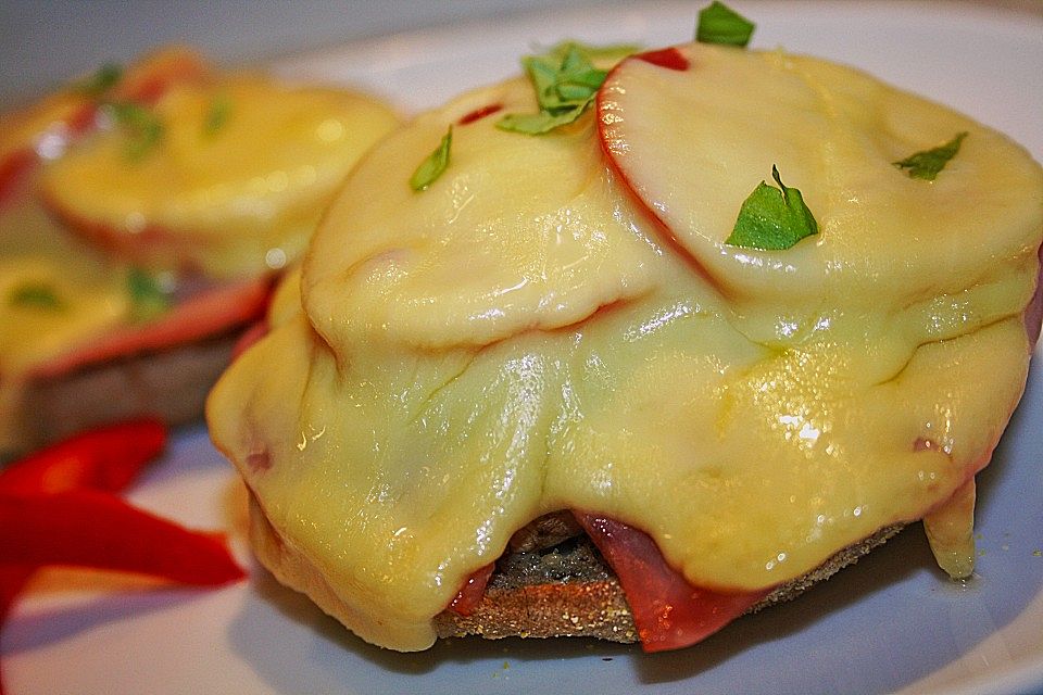 Pizza - Toastbrötchen Pizza - Toastbrötchen