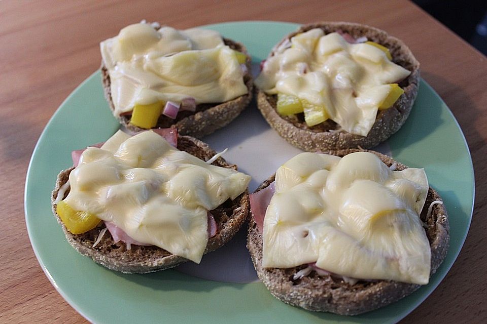Pizza - Toastbrötchen Pizza - Toastbrötchen