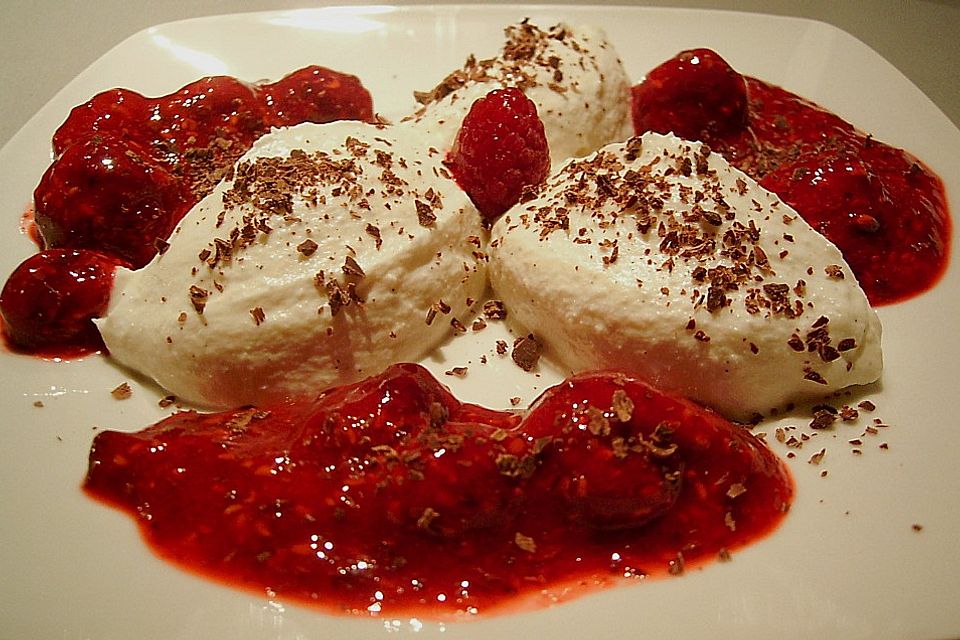 Ricotta - Mousse mit Himbeersauce