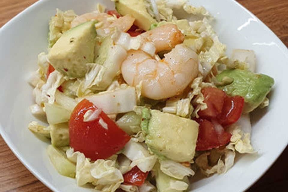 Chinakohlsalat mit Avocado und Shrimps