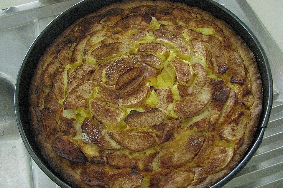 Käsekuchen mit Zimtäpfeln