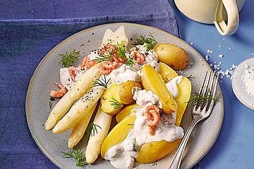 Spargel mit Nordseekrabbensauce und jungen Kartoffeln
