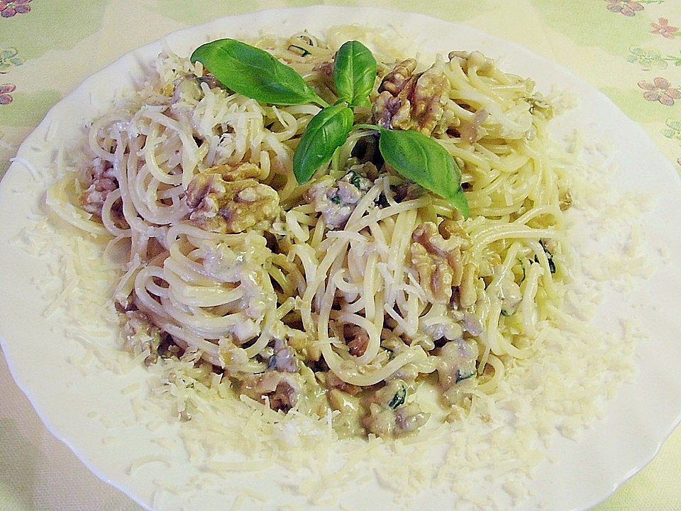 Spaghetti mit Knoblauch - Nuss - Soße von mima53| Chefkoch