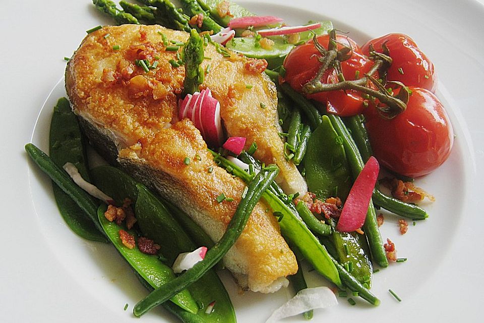 Dorschkoteletts mit Frühlingsgemüse und Schmortomaten