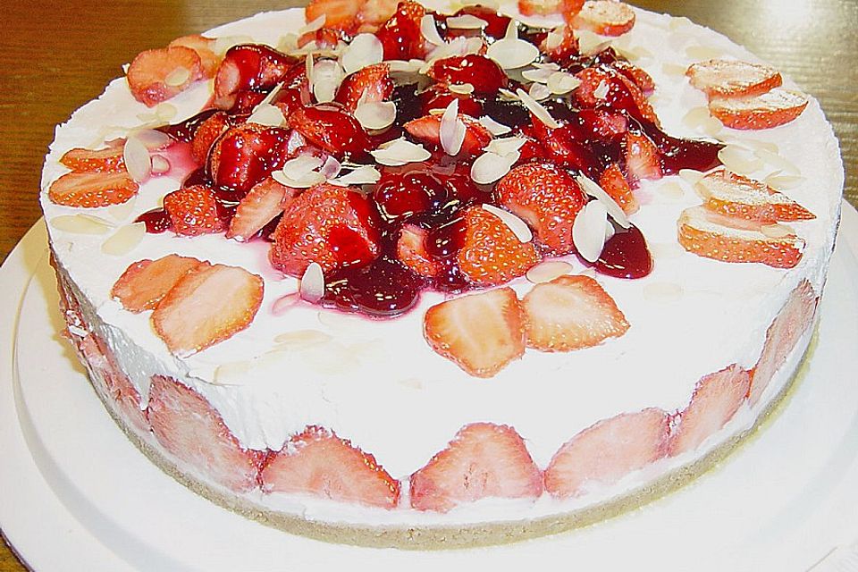 Käsesahnetorte mit Himbeeren