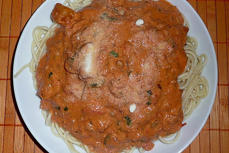 Spaghetti mit Räucherlachs und Käse