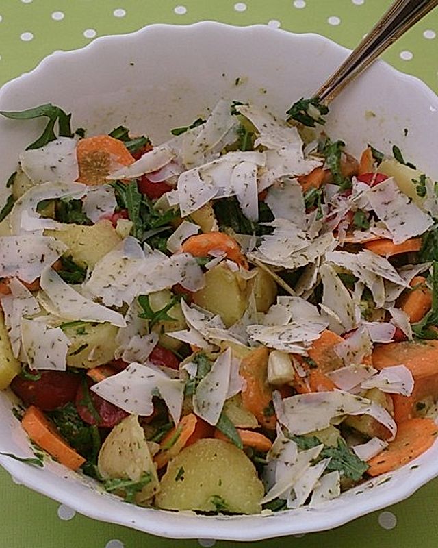 Kartoffel - Möhren - Salat mit überbackenem Ziegenfrischkäse
