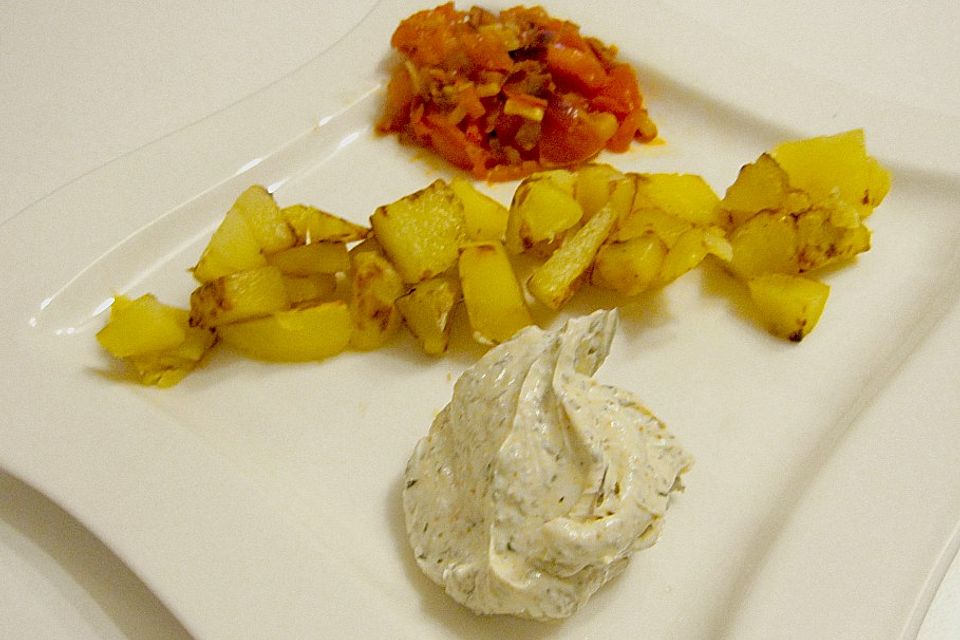 Neue Kartoffeln mit dreierlei Dips Neue Kartoffeln mit dreierlei Dips