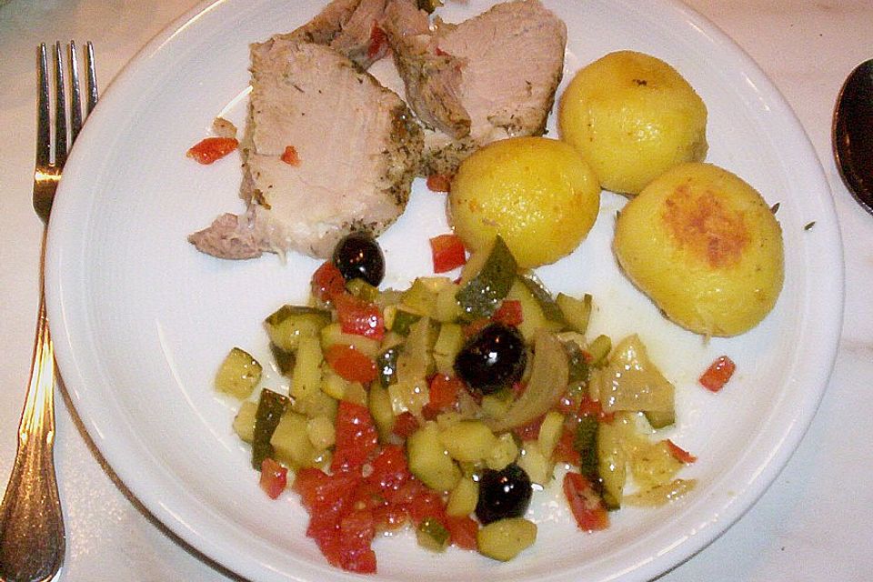 Aromatischer Schweinebraten mit mediterranem Gemüse