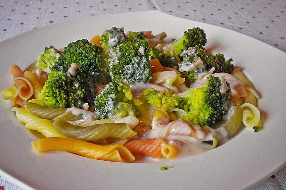 Rigatoni mit Brokkoli in Kokossauce