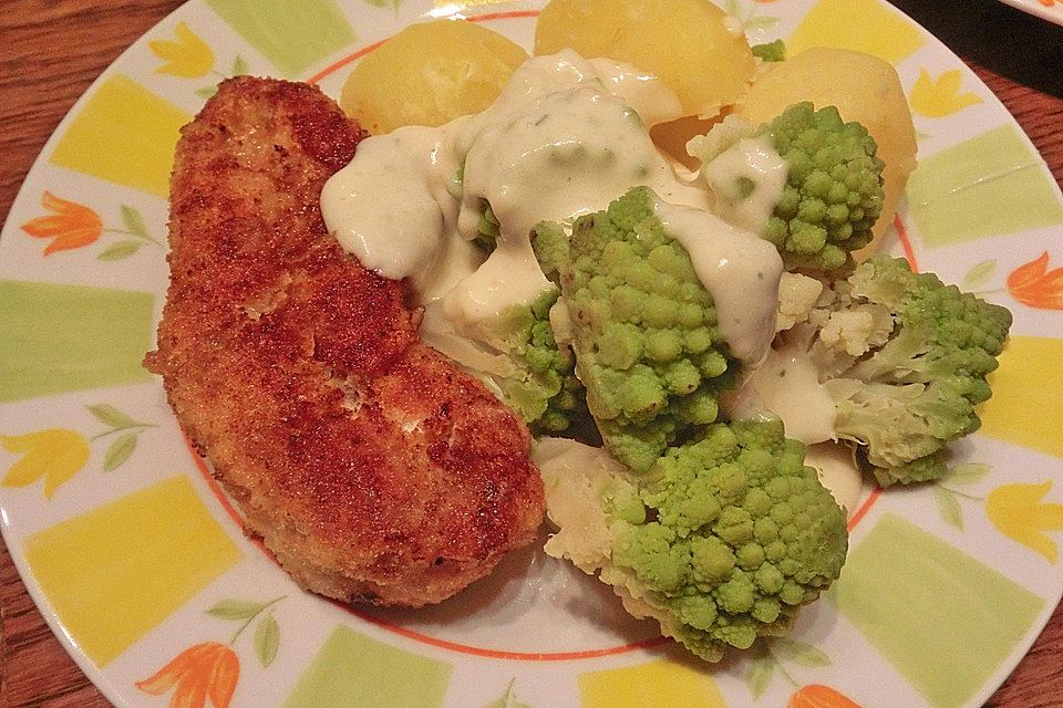 Romanesco mit cremiger Käsesauce und Salzkartoffeln