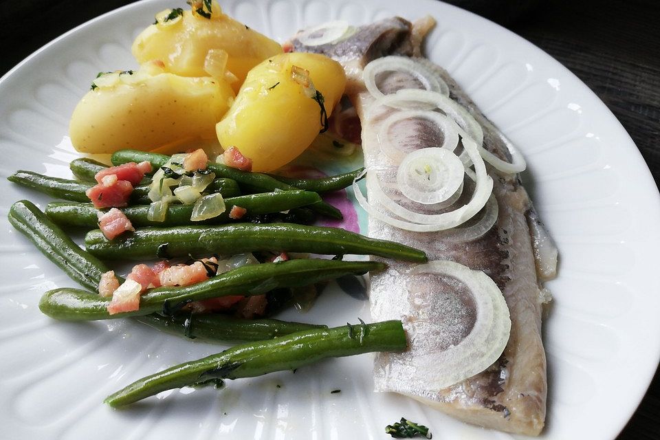 Junger Matjes mit Speckstippe und grünen Bohnen