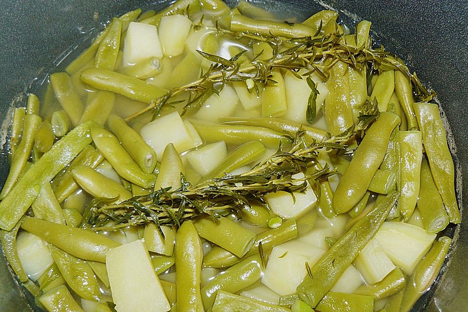 Einfach zuzubereitender Matjes - Kartoffelsalat mit grünen Bohnen