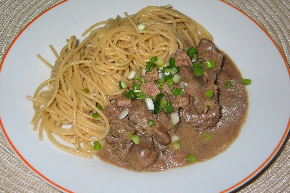 Mediterrane Hähnchenleber mit Spaghetti