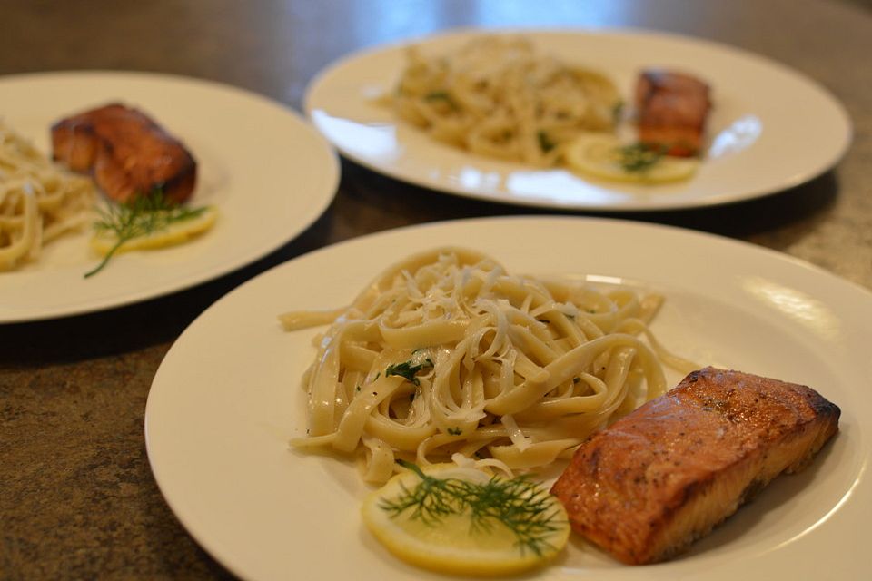 Linguine al Limone e Mentuccia - Linguine mit Zitronensauce und Minze Linguine al Limone e Mentuccia - Linguine mit Zitronensauce und Minze