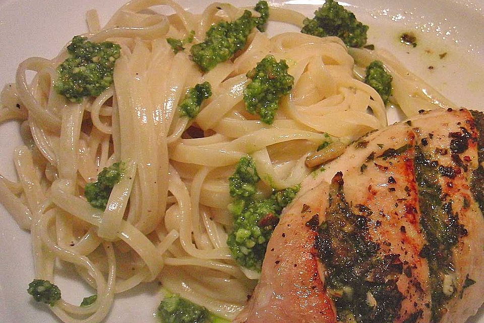 Linguine al Limone e Mentuccia - Linguine mit Zitronensauce und Minze Linguine al Limone e Mentuccia - Linguine mit Zitronensauce und Minze