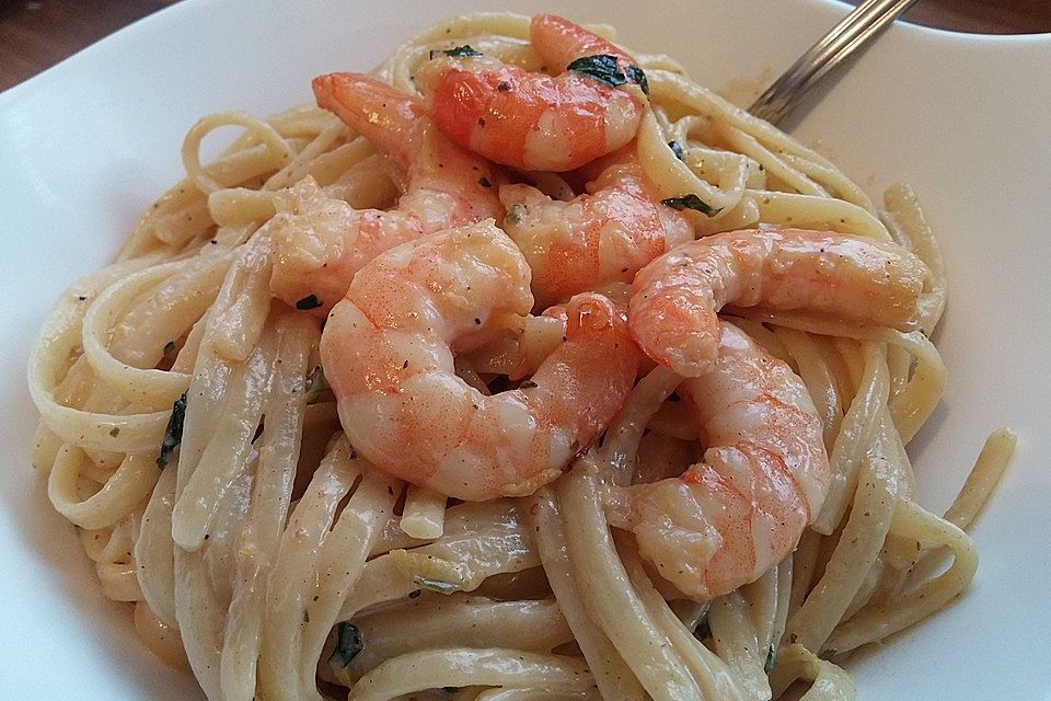 Linguine al Limone e Mentuccia - Linguine mit Zitronensauce und Minze Linguine al Limone e Mentuccia - Linguine mit Zitronensauce und Minze