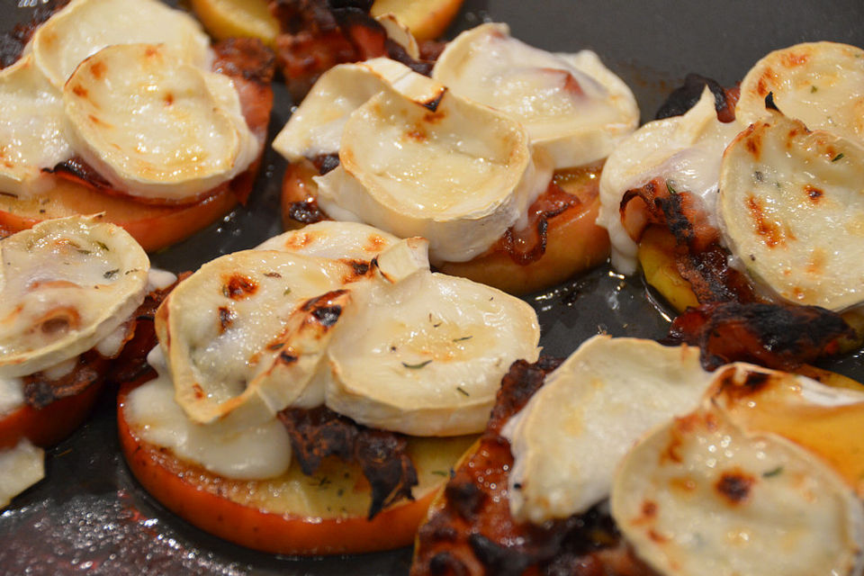 Gudruns Apfel-Speck-Ziegenkäsetürmchen mit Honig und Thymian