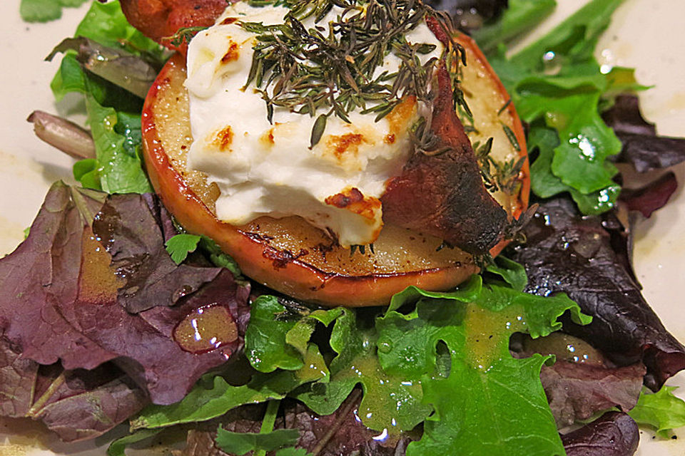 Gudruns Apfel-Speck-Ziegenkäsetürmchen mit Honig und Thymian