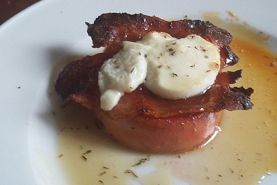 Gudruns Apfel-Speck-Ziegenkäsetürmchen mit Honig und Thymian