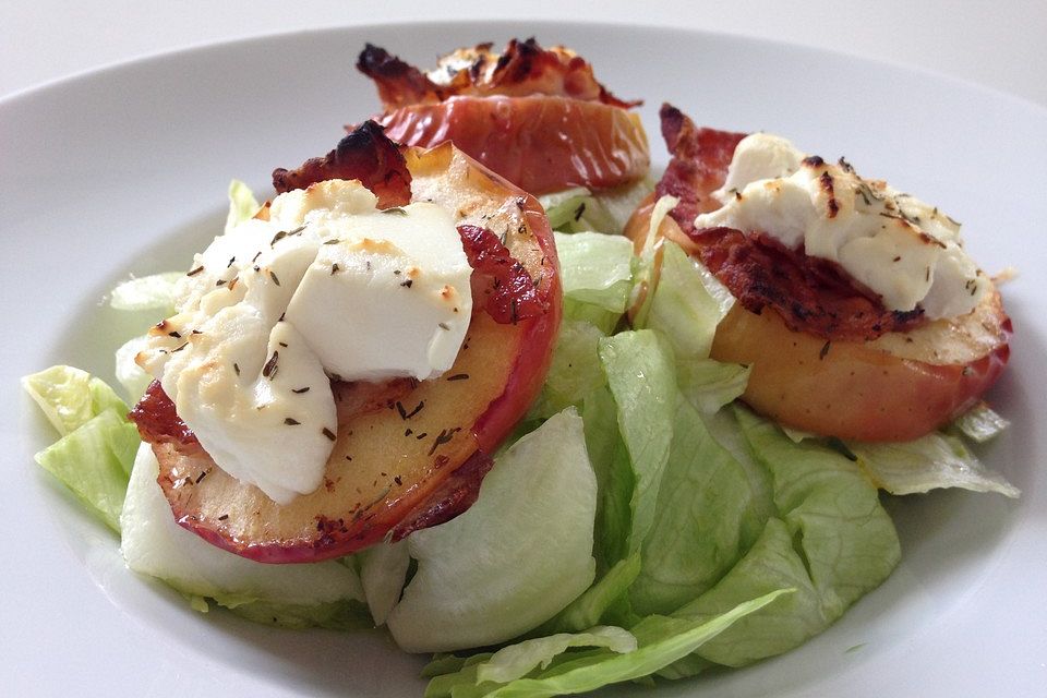 Gudruns Apfel-Speck-Ziegenkäsetürmchen mit Honig und Thymian