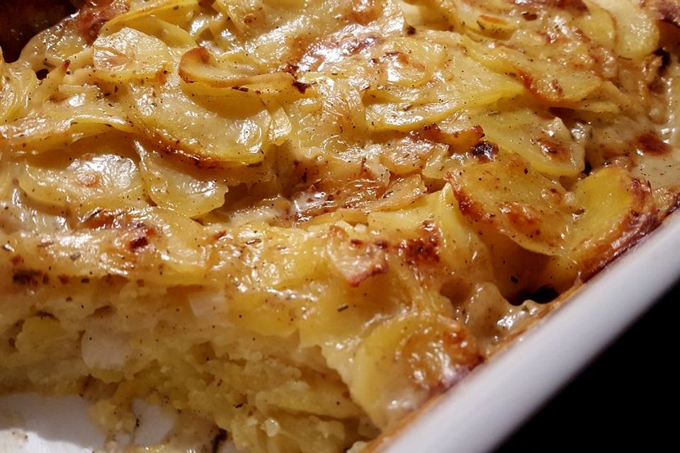 Kartoffelgratin mit frischem Thymian